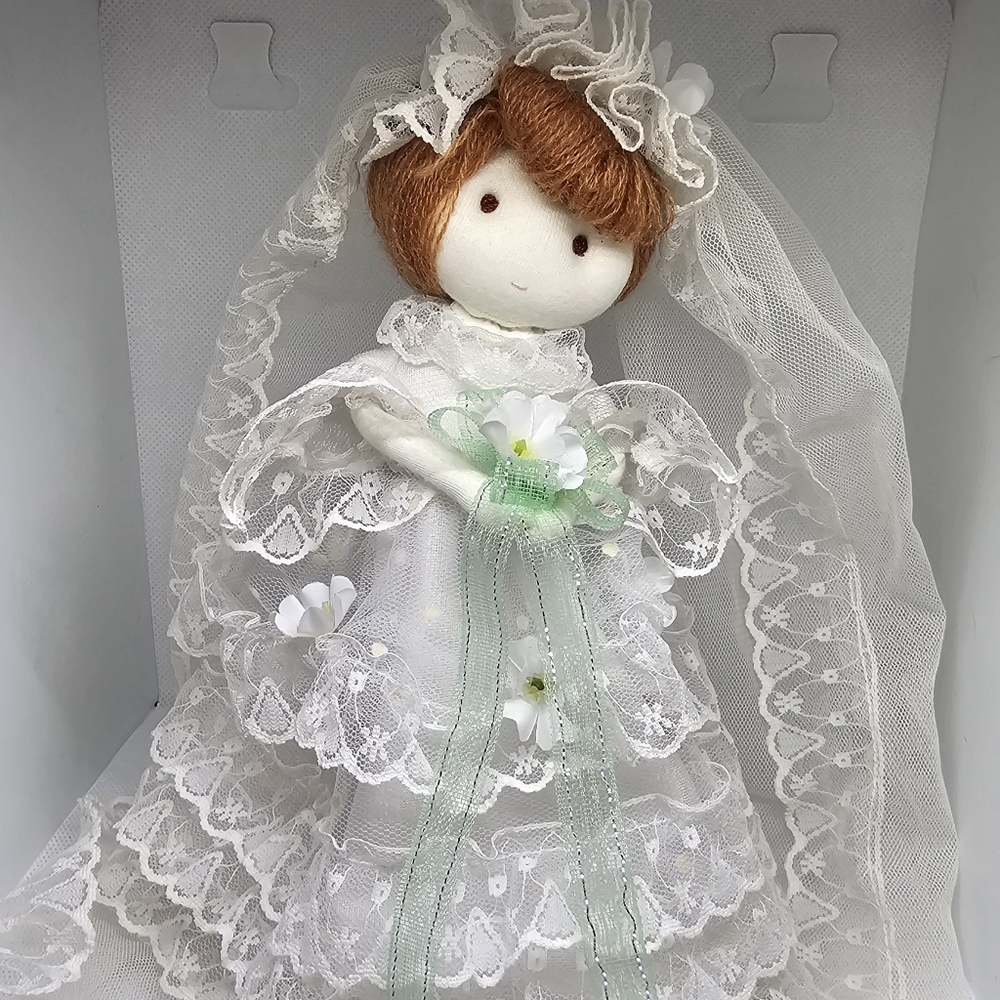 RUSS BERRIE Collectible BRIDE DOLL Brown Brunette WEDDING GIFT Vintage